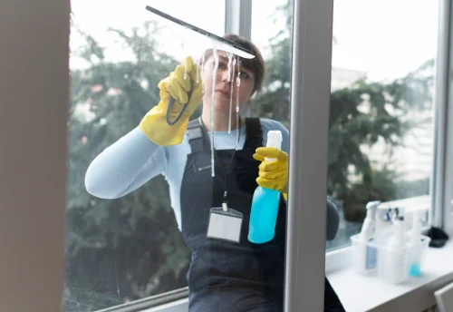Nettoyage de vitres intérieures et extérieures au Boullay-Mivoye